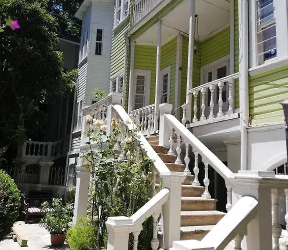 Belle Epoque Hostal